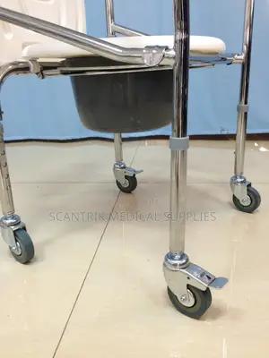 Rust-Resistant Commode Chair for Long-Term Durability