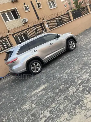 Toyota Highlander Limited 4dr SUV AWD (3.5L 6cyl 6A) 2015 Silver