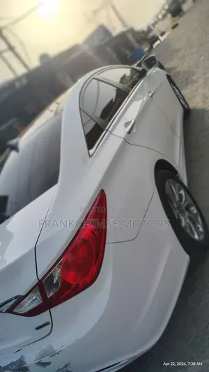 Hyundai Sonata SE Sedan FWD (2.4L 4cyl 6A) 2013 White