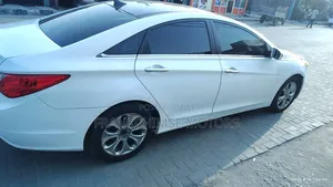 Hyundai Sonata SE Sedan FWD (2.4L 4cyl 6A) 2013 White