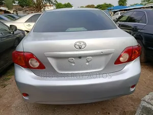 Toyota Corolla LE 4dr Sedan (1.8L 4cyl 4A) 2011 Silver