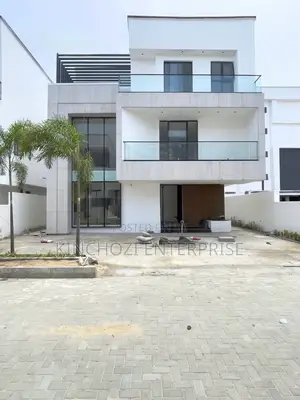 5bdrm Duplex in Lekki Phase 1 for sale