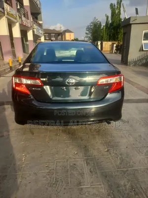 Toyota Camry LE 4dr Sedan (2.5L 4cyl 6A) 2012 Blue