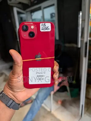 Apple iPhone 13 256 GB Red