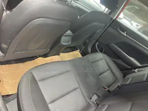 Hyundai Elantra Sport Sedan FWD (1.6L 4cyl 6M) 2017 Orange