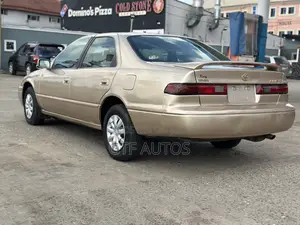 Toyota Camry Automatic 1999 Gold