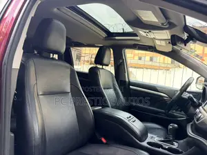Toyota Highlander XLE 4x4 V6 (3.5L 6cyl 8A) 2017 Red