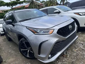 Toyota Highlander XSE AWD 2023 Silver