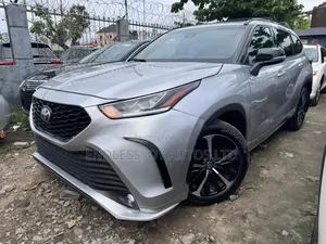 Toyota Highlander XSE AWD 2023 Silver