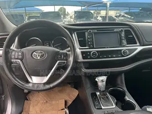 Toyota Highlander Limited 4x4 V6 (3.5L 6cyl 8A) 2018 Gray