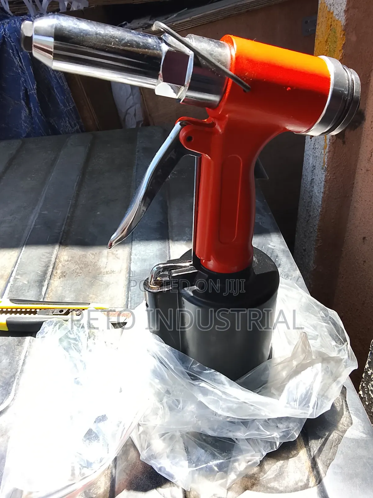 Pneumatic Riveter