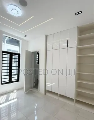 4bdrm Duplex in Ikota for sale