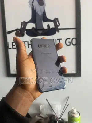 New Samsung Galaxy S10e 128 GB Blue