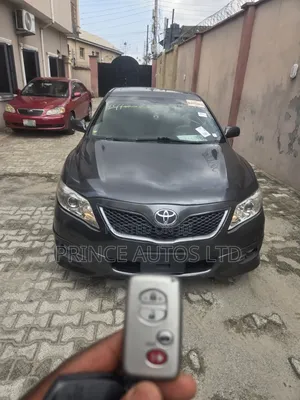 Toyota Camry SE 4dr Sedan (2.5L 4cyl 6AM) 2010 Gray