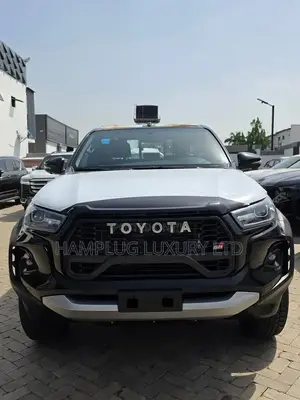 New Toyota Hilux 2025 Black
