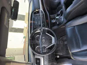 Toyota Highlander XLE 4x4 V6 (3.5L 6cyl 8A) 2017 Gray