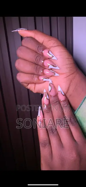 Soniare Luxe: Premium Mobile Nail Artistry