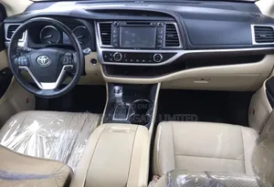 Toyota Highlander Limited 4dr SUV AWD (3.5L 6cyl 6A) 2015 Gold