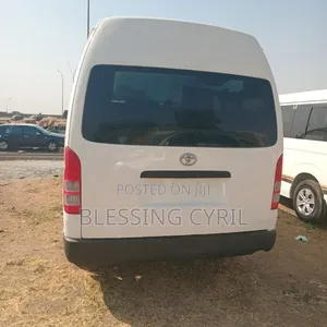 Toyota HiAce 2016 White