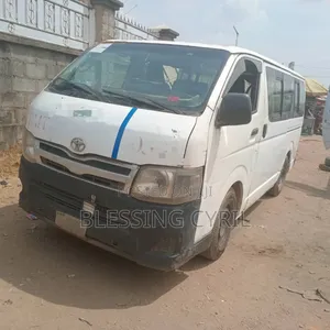 Toyota HiAce 2010 White