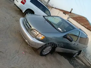 Toyota Sienna LE 2001 Gold