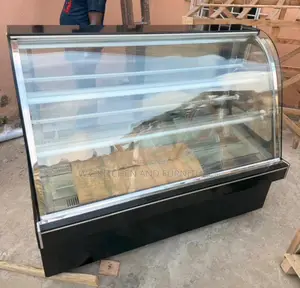 Curved Glass Cake Chiller