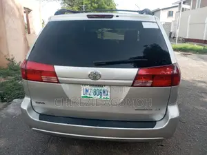 Toyota Sienna LE AWD (3.3L V6 5A) 2004 Silver