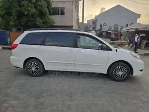 Toyota Sienna LE 4WD 2007 White