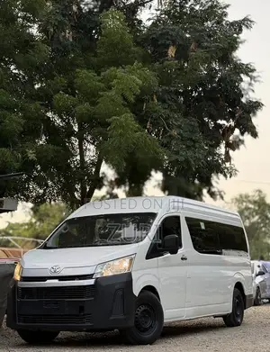Toyota Hiace for Daily Rental