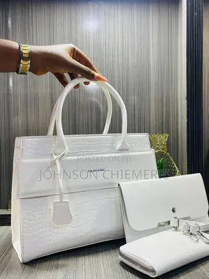 2 in 1 Elegant and Stylish Handbag to Suit Your Style Effortlessly