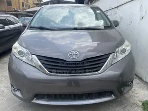 Toyota Sienna 2011 Gray