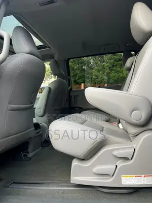 Toyota Sienna XLE Premium 8-Passenger 4dr Minivan (3.5L 6cyl 6A) 2015