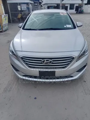 Hyundai Sonata Base Sedan FWD (2.4L 4cyl 6A) 2017 Silver