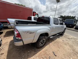Toyota Tacoma Double Cab V6 Automatic 2010 Silver