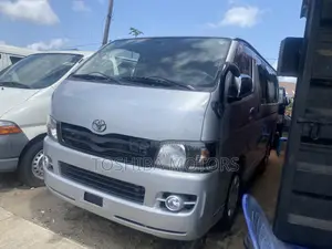 Toyota HiAce 2013 Silver