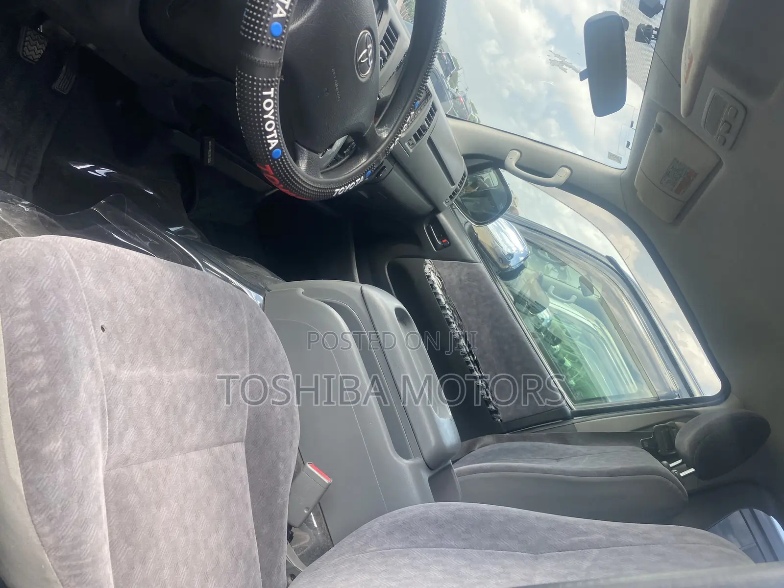 Toyota HiAce 2012 Silver