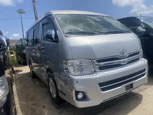 Toyota HiAce 2015 Silver
