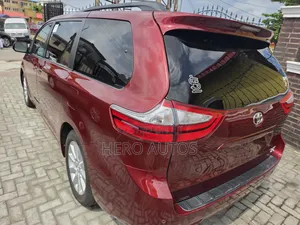 Toyota Sienna XLE 7 Passenger (3.5L 6cyl 6A) 2016 Red
