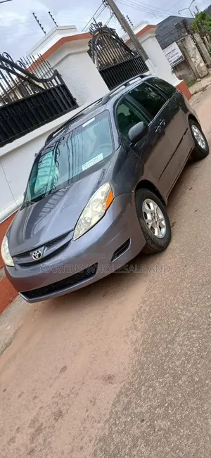 Toyota Sienna Belgium Standard