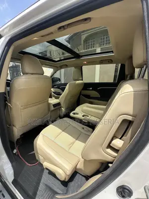 Toyota Highlander Limited Platinum 4dr SUV AWD (3.5L 6cyl 6A) 2015