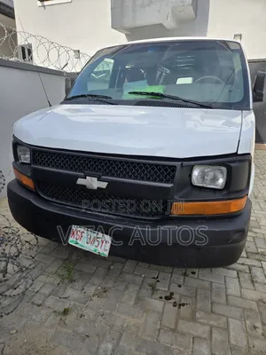 Chevrolet 3500 2004 White