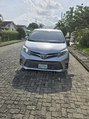 Toyota Sienna LE 7-Passenger 4dr Minivan AWD (3.5L 6cyl 6A) 2015 Gray
