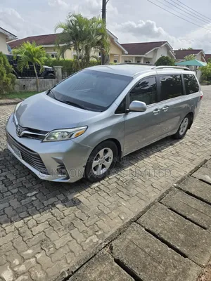 Toyota Sienna LE 7-Passenger 4dr Minivan AWD (3.5L 6cyl 6A) 2015 Gray