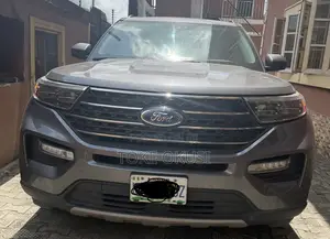 Ford Explorer XLT 2023 Gray