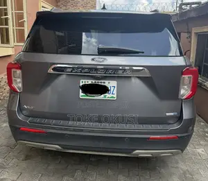 Ford Explorer XLT 2023 Gray