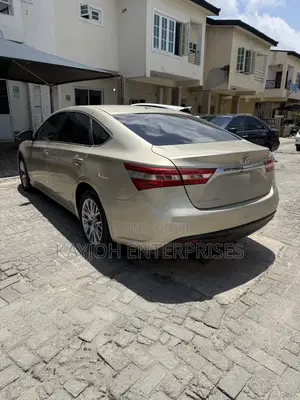 Toyota Avalon XLE Touring 4dr Sedan (3.5L 6cyl 6A) 2015 Gold