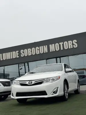 Toyota Camry XLE 4dr Sedan (2.5L 4cyl 6A) 2014 White