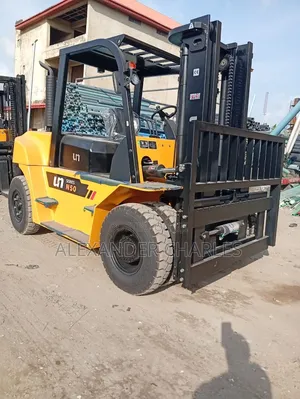Un Series Forklift 5tons 2025