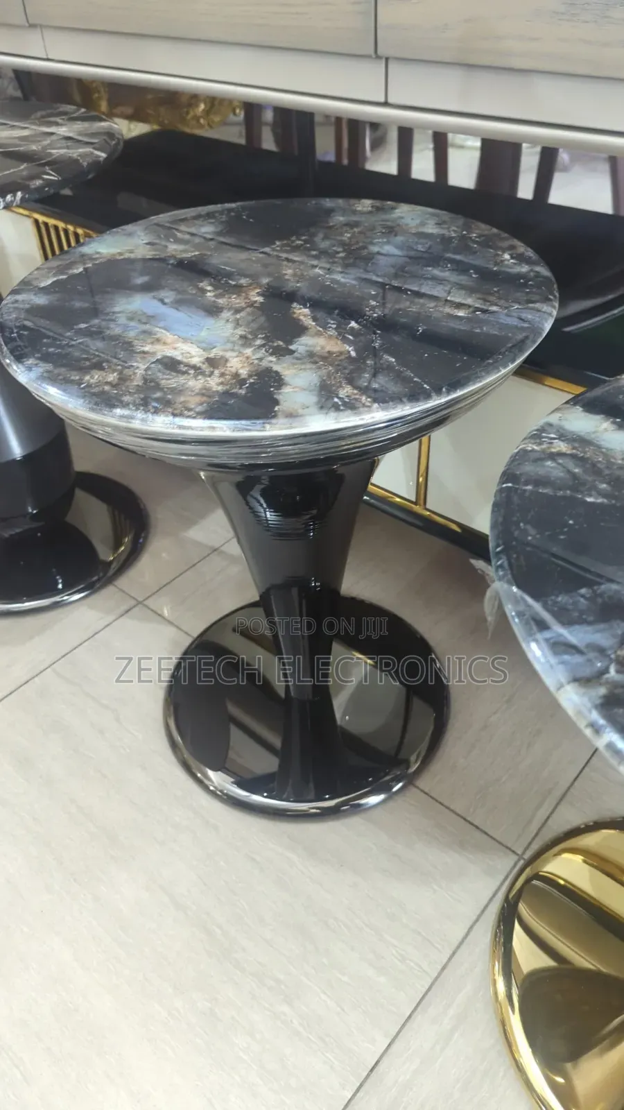 Luxurious Pedestal Side Table