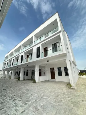 4bdrm Townhouse/Terrace in Lekki Expressway for sale